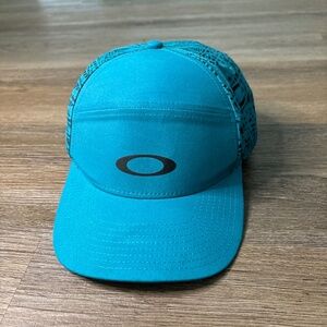 Oakley Shade Me Women's‎ Hat Blue/Black/Graphite Adjustable Buckle Hat